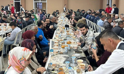 Alaşehir’de mahalle halkı aynı sofrada oruç açtı