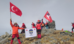 Demircili dağcılar Kaz Dağları zirvesinde Türk bayrağını dalgalandırdı
