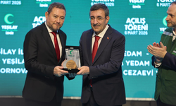 İzmirli iş insanı Nazım Torbaoğlu’na  anlamlı plaket