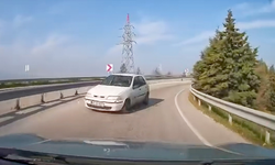 Yunusemre'de ters yönde ilerleyen araç trafikte tehlike yarattı