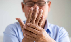 Yapay zeka ilaç keşfinde çığır açıyor: Parkinson ve dirençli hastalıklara yeni umut