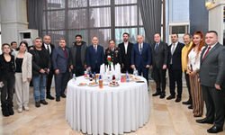 Manisa’da resmi bayramlaşma töreni Öğretmenevi’nde gerçekleşti