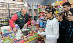 Manisalı öğrencilerden örnek davranış: Toplanan yardımlarla veresiye defteri kapatıldı