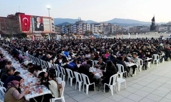 Ramazan’ın bereketi Salihli’de kurulan iftar sofrasında paylaşıldı