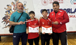 Yunusemreli yıldız güreşçilerden iki bronz madalya