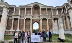 Yabancı öğrenciler Sardes Antik Kenti’nde tarihle buluştu