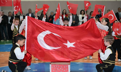 Manisa’da 23 Nisan kutlamaları ilçelerde renkli görüntülere sahne oldu