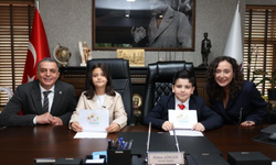 Şehzadeler’de 23 Nisan coşkusu: Başkan Şimşek koltuğunu çocuklara devretti