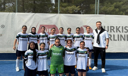 Manisa’nın yıldız kızları hokeyde namağlup şampiyon oldu