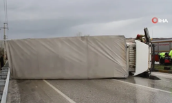 Manisa'da korkunç kaza: Yağışlı hava kamyoneti devirdi