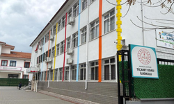 Akhisar’da bir ilkokulda tavan çöktü: 3 öğrenci yaralandı