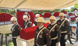 İzmir’deki kazada şehit olan polisin cenazesinde gözyaşları sel oldu