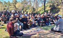Manisa'da yağışlar bereket getirdi, mahalle halkı şükür duasında buluştu