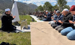 Kızılçukur’da mahalle sakinleri yağmur duasında bir araya geldi
