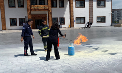 Yunusemre’de yangın tatbikatı: Personeller sahada eğitim aldı
