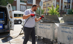 Yunusemre’de konteynerlere yaz temizliği ve dezenfeksiyon seferberliği