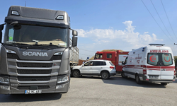 Manisa’da tır ile otomobil çarpıştı: 2 yaralı