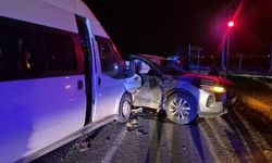 Adıyaman’da otomobil ile minibüs çarpıştı: 12 yaralı