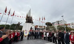 Manisa’da Cumhuriyet’in 103. yılı için çelenk töreni düzenlendi