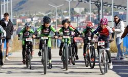 Manisalı bisiklet sporcuları milli takım kampına davet edildi