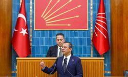 Özgür Özel'den en düşük emekli maaşına "kırmızı kart"