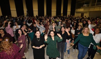 Kadınlar matinesinde gönüllerince eğlendiler