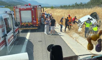 Manisa'da iki otomobil çarpıştı: 4 yaralı