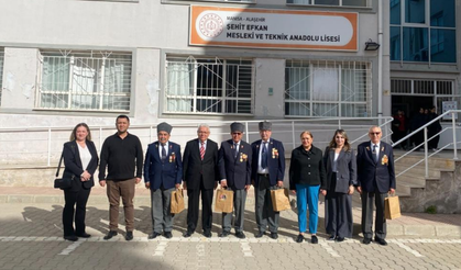 Kıbrıs Gazileri Alaşehir’de öğrencilerle hatıralarını paylaştı