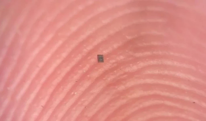 Bir kum tanesinden daha küçük robot üretildi