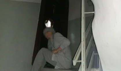Manisa'da komşusunun kapısını matkapla kıran kadın gözaltına alındı