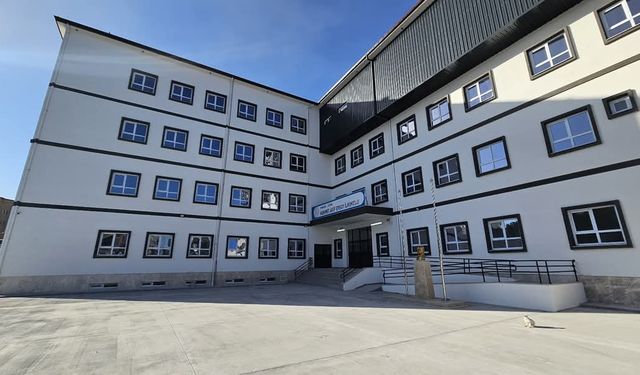 670 öğrenci modern okuluna kavuştu