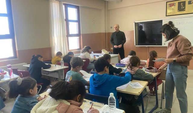 Alaşehirli öğrenciler Zeka Oyunları Tunuvası'nda yarıştı