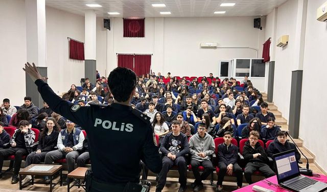 Salihli'de liselilere polislik mesleği anlatıldı