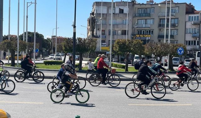 Akhisarlılar kalp sağlığı için bisiklet sürdüler