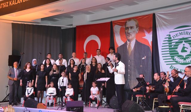 Demirci'de Türk Halk Müziği korosundan konser!