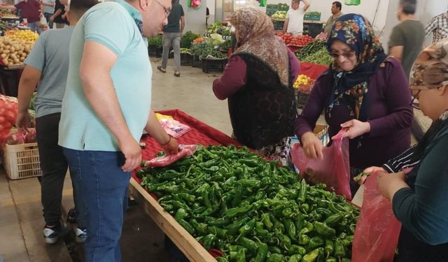 250 TL’ye satıldı, kısa sürede tükendi: Emcelli biberleri bayram sofralarına lezzet katıyor