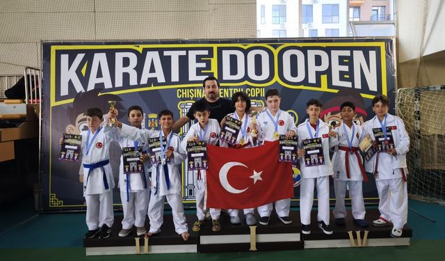 Madalyalar Ferdi Zeyrek'e armağan!