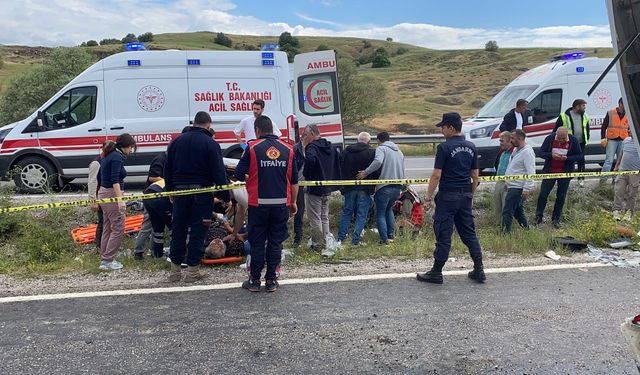 Taziye dönüşü midibüs devrildi: 2 ölü, 15 yaralı