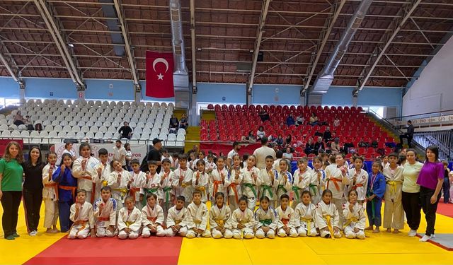 Salihli'nin minik judocularından madalya yağmuru