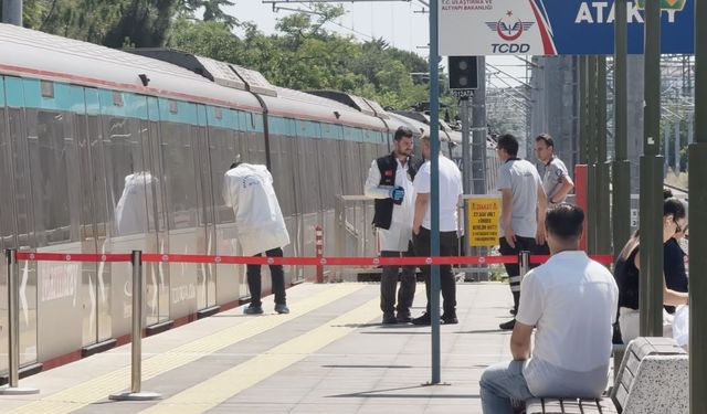 İstanbul'da korkunç olay: Raylara atlayan kişi intihar etti