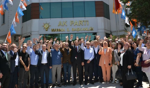 Ak Parti Manisa teşkilatı bayramlaştı