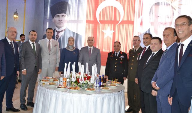 Manisa protokolü bayramlaştı