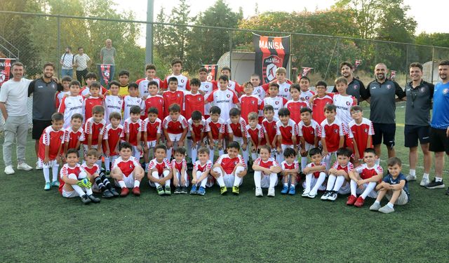 Yıldızspor 45 futbol kulübü yaz futbol okulunu coşkuyla başlattı