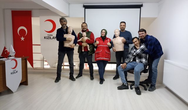 Türk Kızılay’dan hem bilinçlendirme hem destek