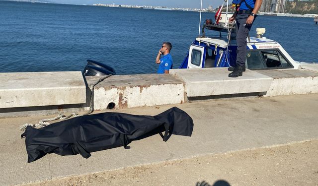 İzmir'de erkek cesedi bulundu