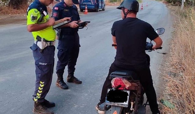 Manisa'da emniyet ve jandarmadan motosikletlilere denetim
