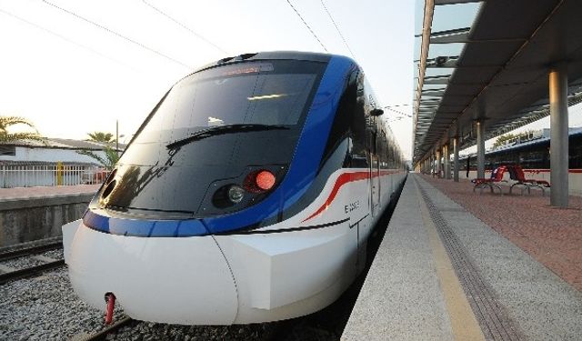 İZBAN seferleri yeniden başladı