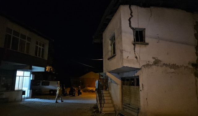 Sındırgı’ya bağlı Gölcük Mahallesi'nde depremin etkisi gözler önüne serildi