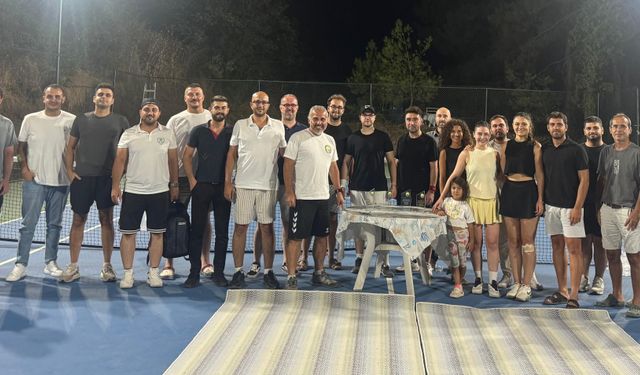 Salihli'de şampiyonlara halı hediye edildi