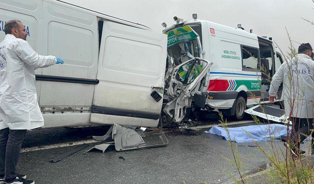 Feci kaza... Jandarma aracına minibüs çarptı: 2 jandarma şehit oldu, 1 vatandaş hayatını kaybetti